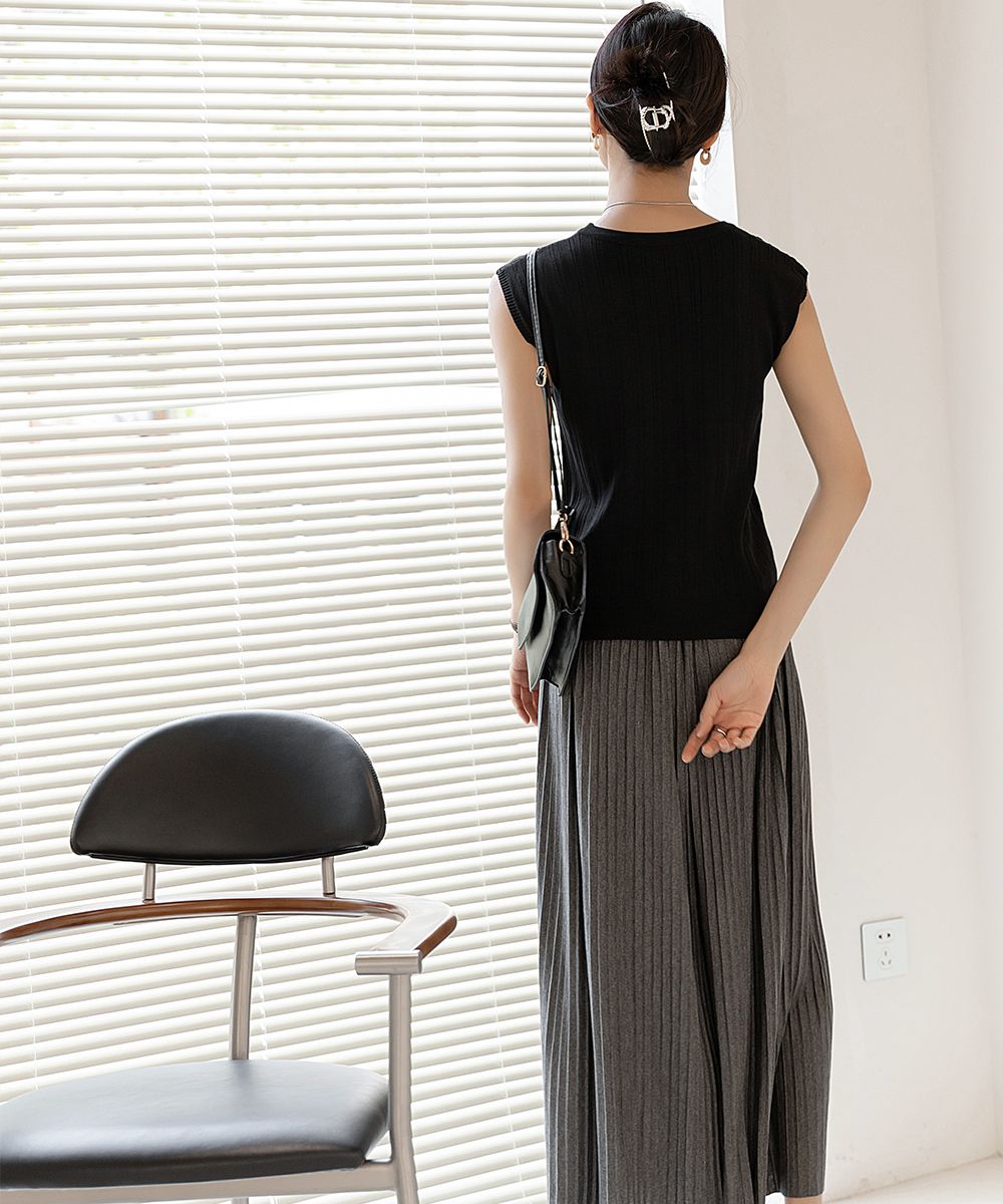 メゾンドラティール maison de LATIR 女性らしく肌見せフレンチスリーブトップス