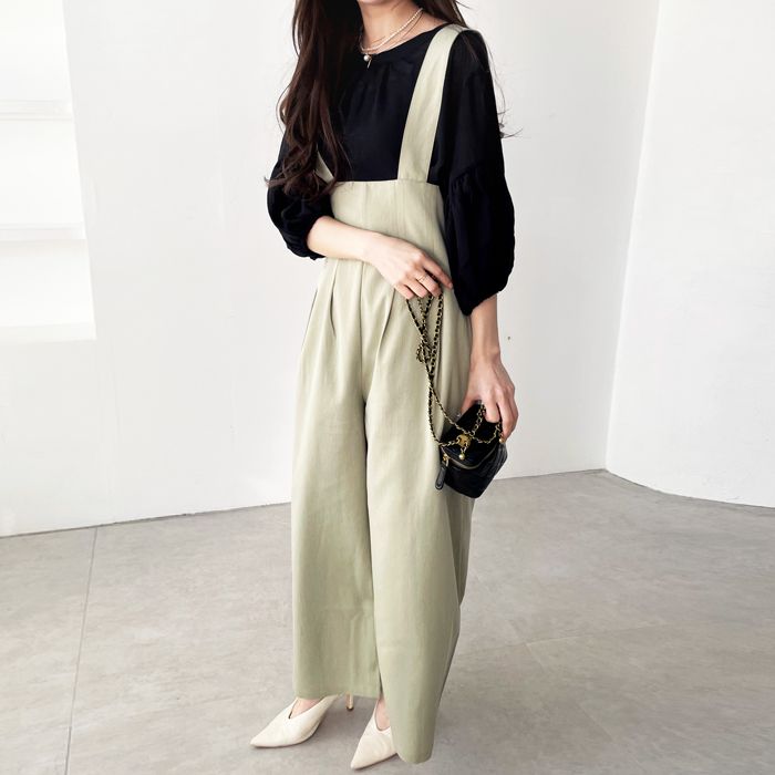 {Worn by Instagrammer Yun} High-waisted adult overalls