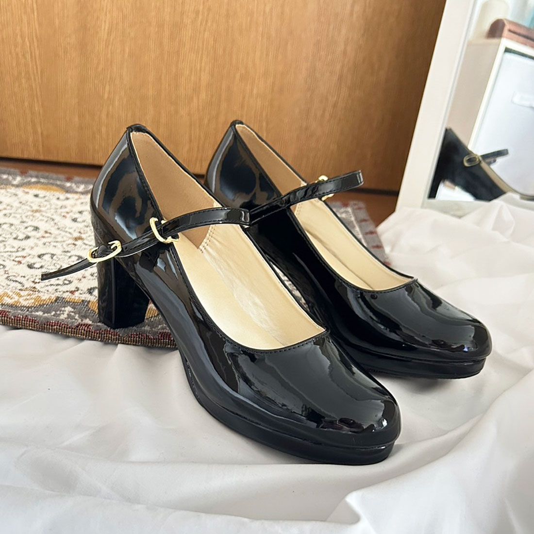 フロントストラップヒールパンプス