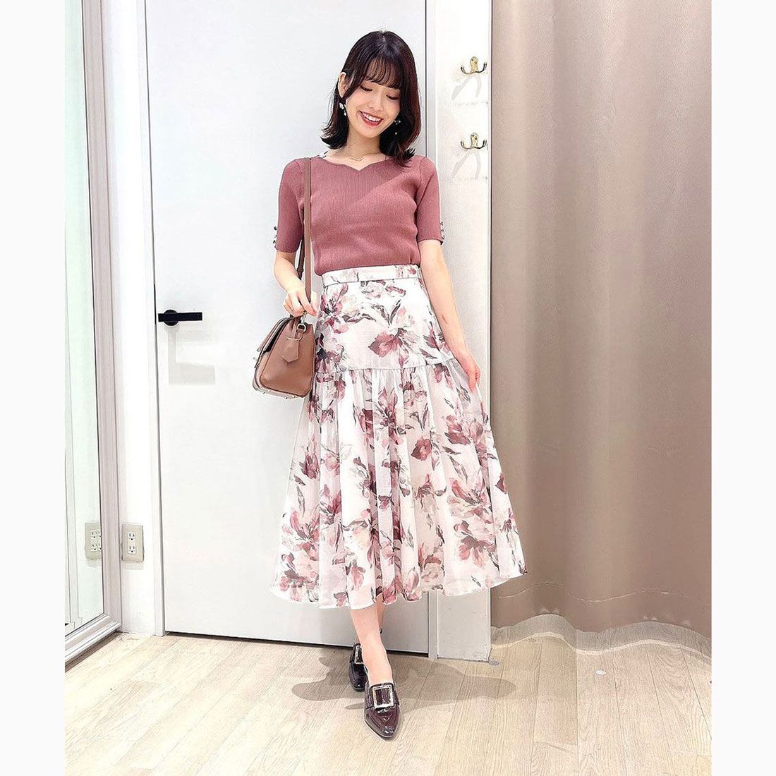 ノエラ Noela ぼかし花柄シャイニースカート