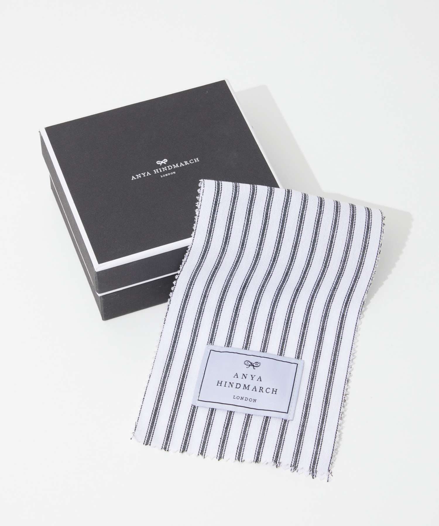 アニヤハインドマーチ Anya Hindmarch 5050925 182911 カードケース コーンフレーク Anya Brands Zip Card Case Cornflakes in Shiny Capra レディース フラグメントケース