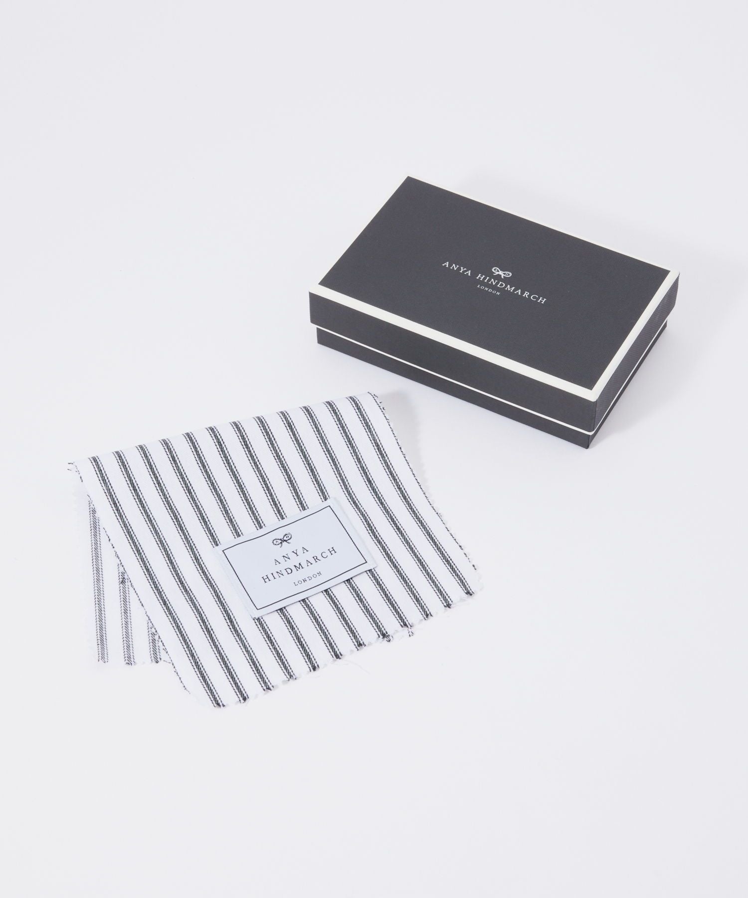 アニヤハインドマーチ Anya Hindmarch カードケース5050925 142755 Envelope Zip Card Case Zany in Grainy Capra レディース エンベロープ ジップカードケース ホルダー
