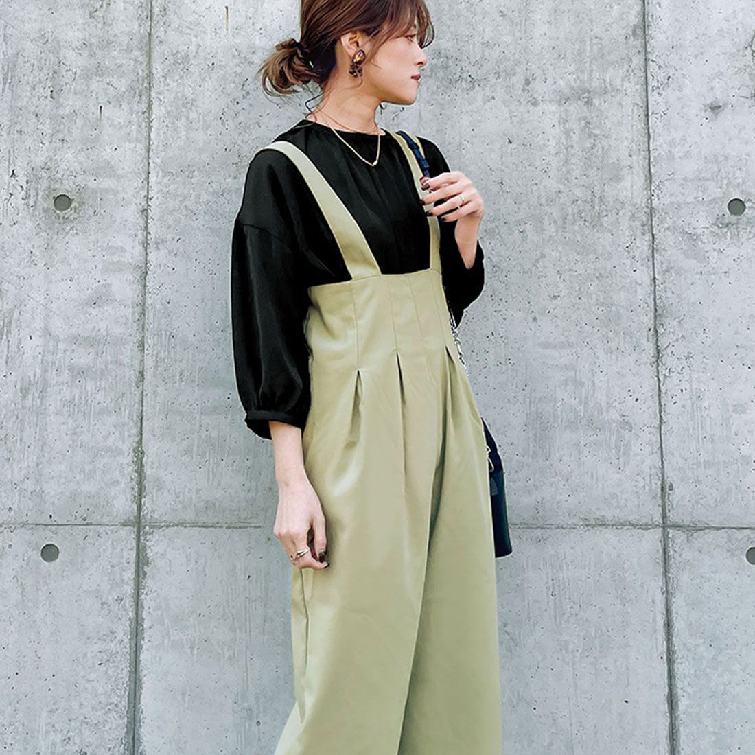 {Worn by Instagrammer Yun} High-waisted adult overalls